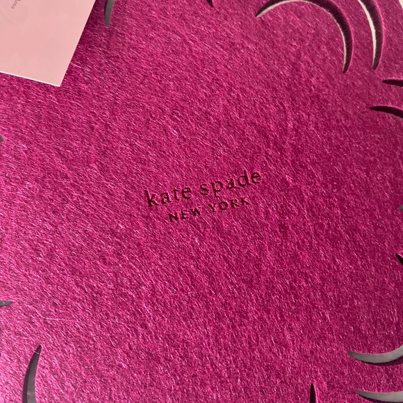 KATE SPADE New York Scallop Petals Trivet Radicchio - Picture 3 of 5